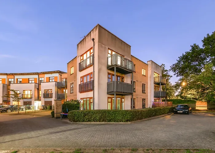 Croydon Fbs Retreat, Easy Access To Central