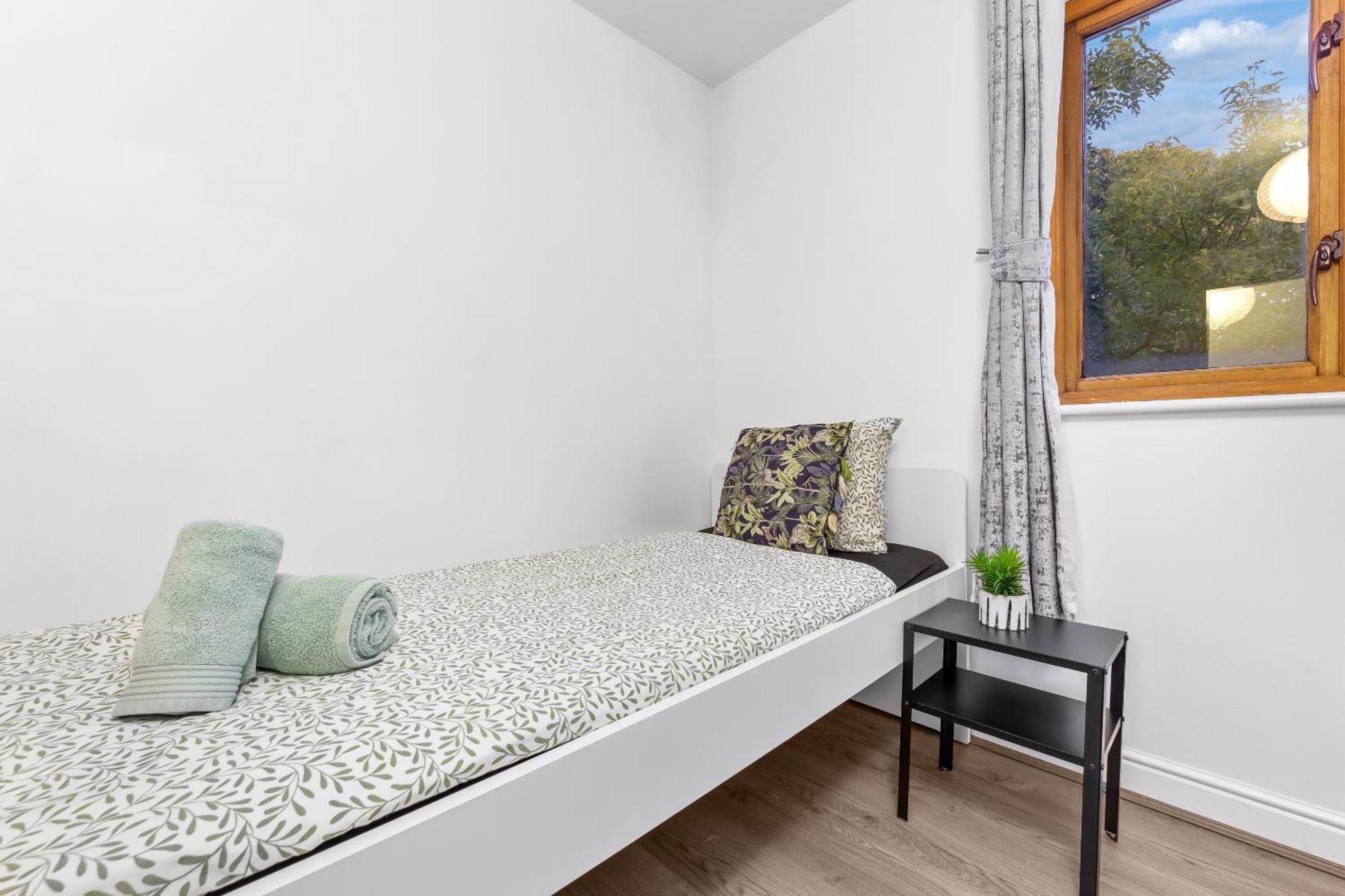 Croydon Fbs Retreat, Easy Access To * Thornton Heath