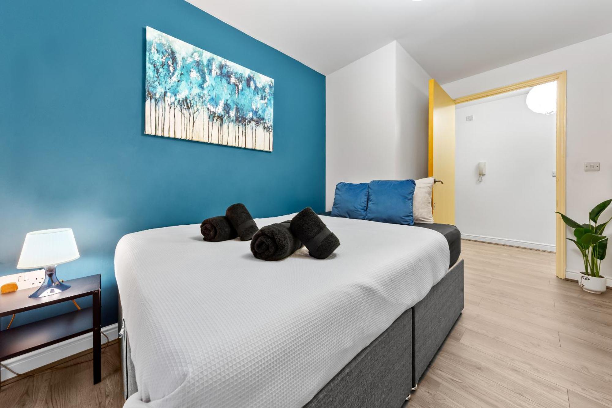 Croydon Fbs Retreat, Easy Access To * Thornton Heath